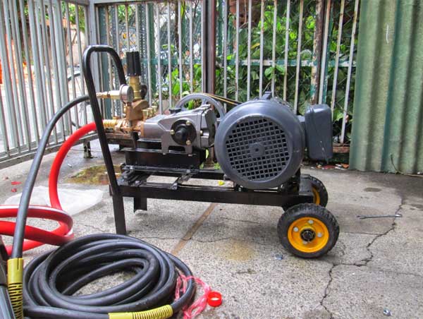 một số ứng dụng của máy bơm rửa xe áp lực cao