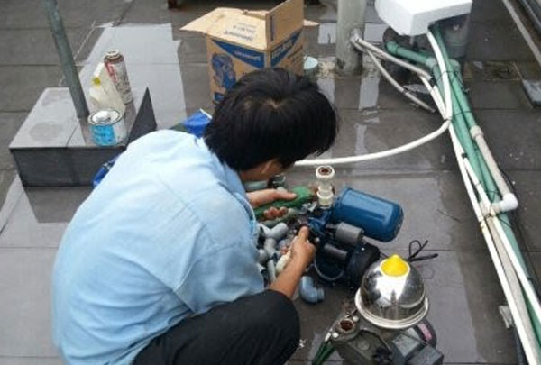 lý do Tại sao cần sử dụng dịch vụ sửa máy bơm tại nhà?