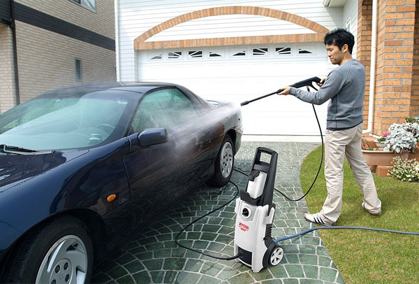Những ứng dụng của máy bơm rửa xe áp lực cao